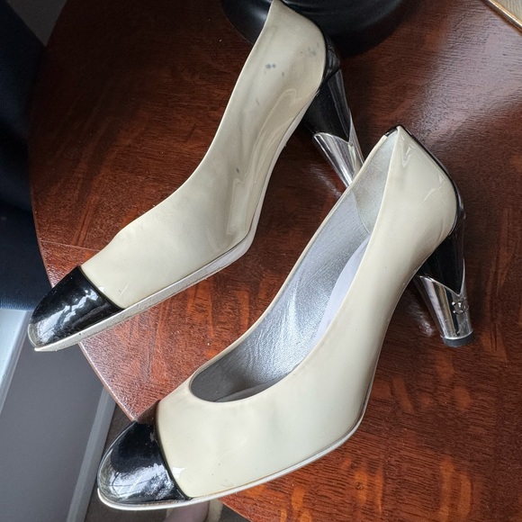 Chanel patent leather cream & black shoes size Size 36 US Size 6 Very Preloved. - Picture 9 of 14